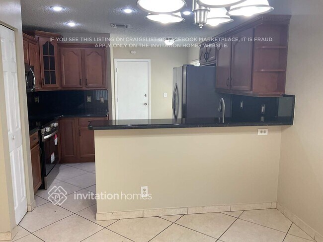 Foto del edificio - 9032 Lake Park Cir S