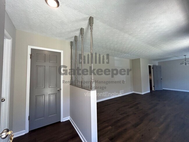 Foto del edificio - 2000 Forest Dr