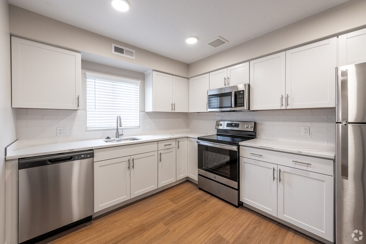 Tamarac Apartments 38360 Tamarac Blvd Willoughby, OH Apartments for