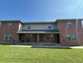 Building Photo - 310 Creek St
