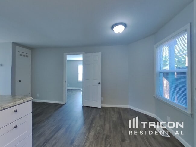 Building Photo - 1165 Buena Vista Ave