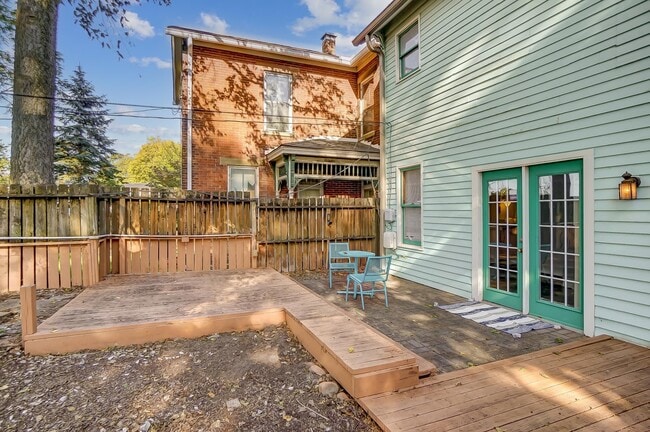 Building Photo - 829 Campbell Ave
