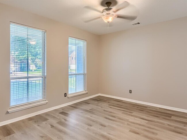 Foto del edificio - 4811 Wilderness Glen Ct