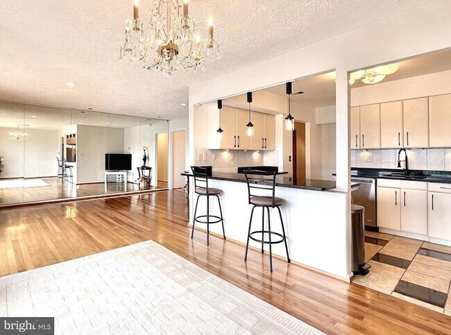 Foto del edificio - 532 Riviera Dr