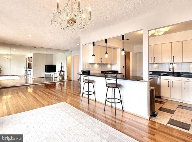 Building Photo - 532 Riviera Dr