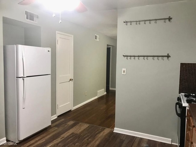 Foto del edificio - 3 br, 1 bath House - 5553 Burns Rd