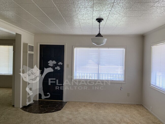 Foto del edificio - Country 3 bedroom/2 bathroom home