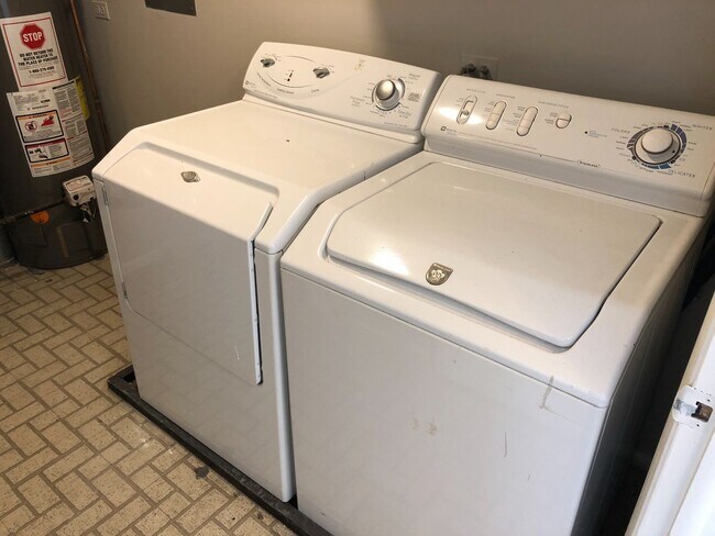 Foto del edificio - Wheeling, Lexington Commons 2BR/2BA 1 Garage & 2 Pools!