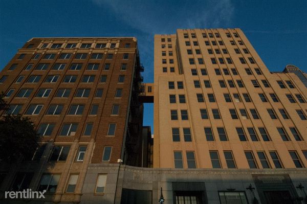 Building Photo - 300 S Saint Paul St