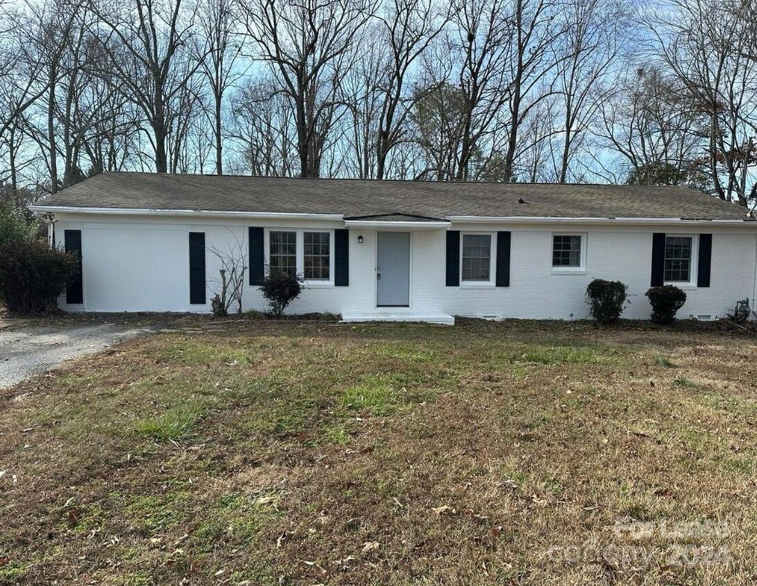 Primary Photo - 3712 Providence Rd S