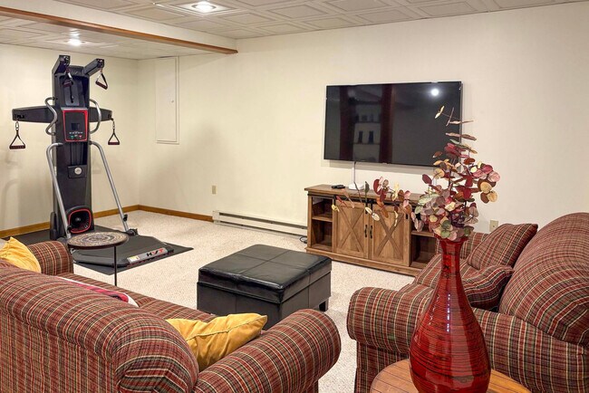 Foto del edificio - 337 Poplar Ct