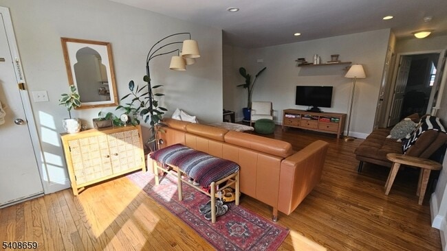 Building Photo - 201 Vail St