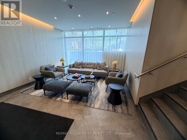 Building Photo - 2 Manderley Dr