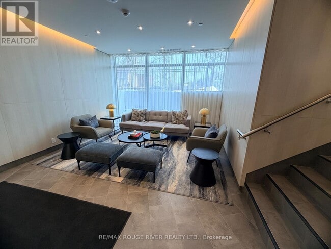 Building Photo - 2 Manderley Dr