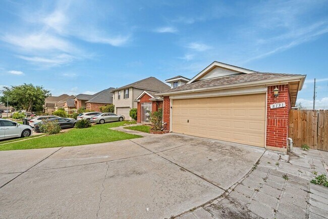 Foto del edificio - 8131 Golden Trace Ct