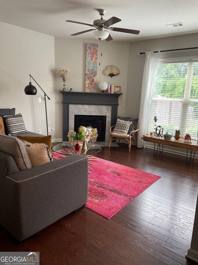 Foto del edificio - 7105 Elmwood Ridge Ct