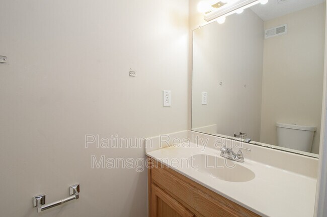 Building Photo - 2107 Ringgold Ct