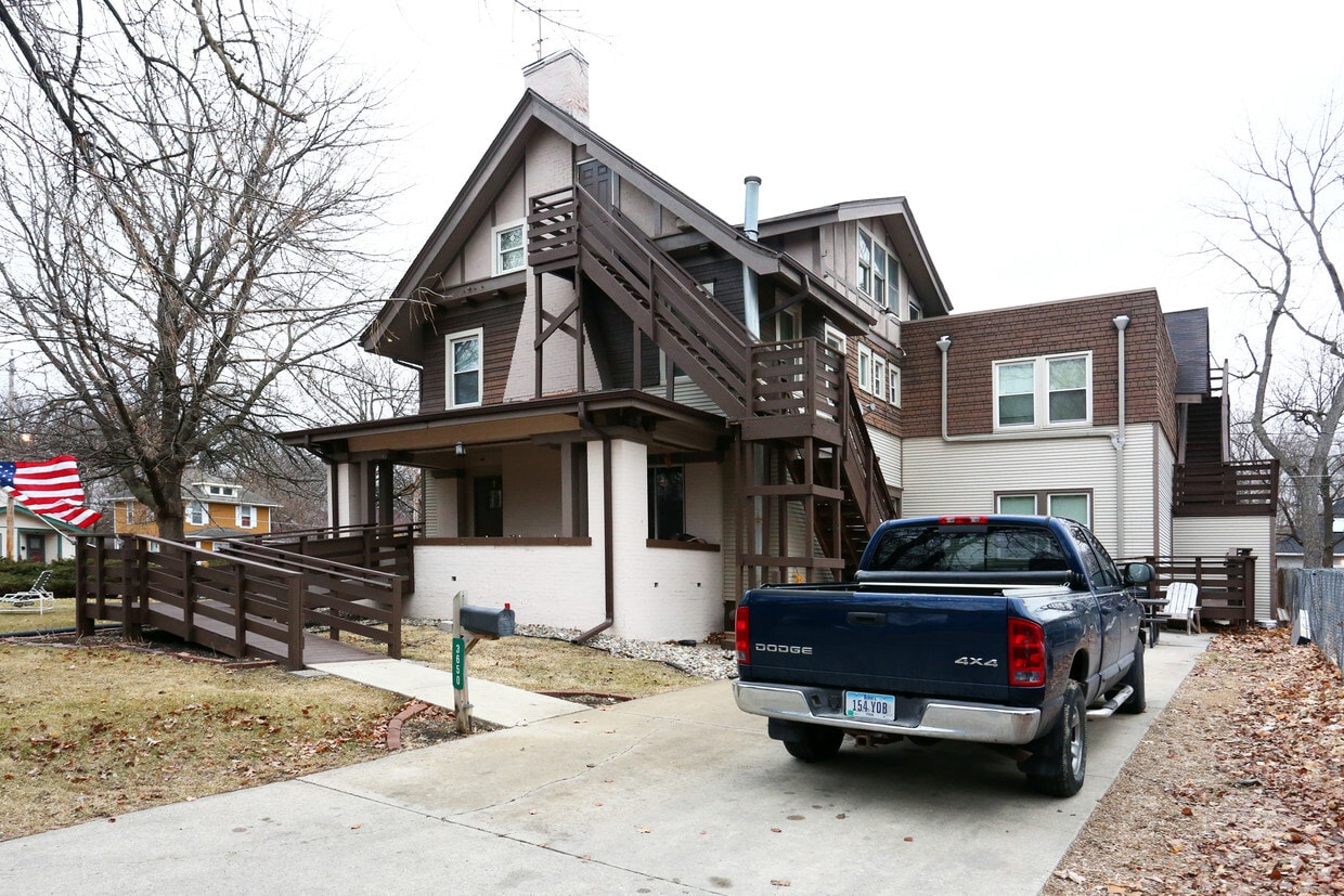 Building Photo - 3650 Cottage Grove Ave