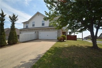 Building Photo - 3207 SW Deerfield Blvd