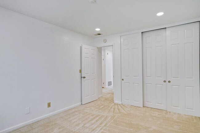 Building Photo - Spacious condo available in desirable Newpark Village community!