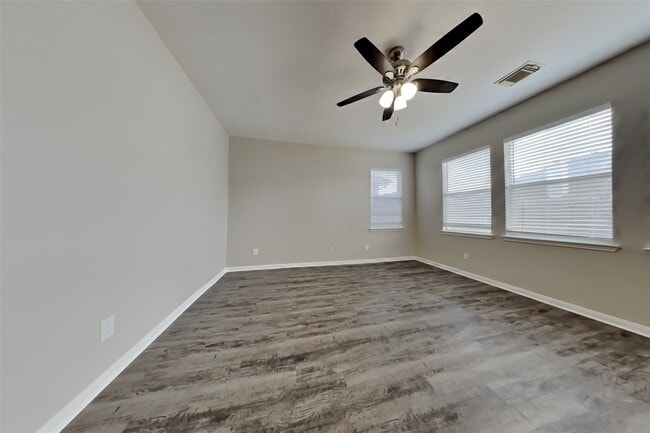 Building Photo - 21015 Kirkland Woods Dr