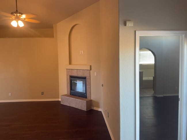 Building Photo - 625 Valley Meadows Dr NE