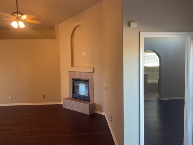 Foto del edificio - 625 Valley Meadows Dr NE