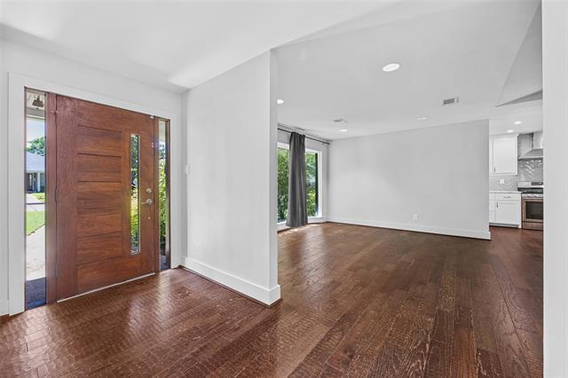 Building Photo - 3945 Clubway Ln