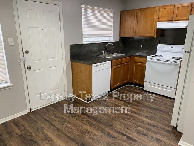 Foto del edificio - 1407 Courtney Pl