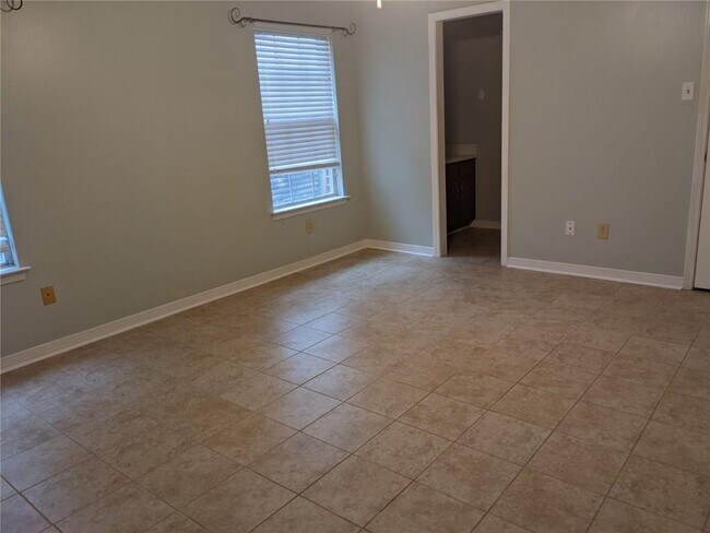 Building Photo - 2258 Woodlea Ct S