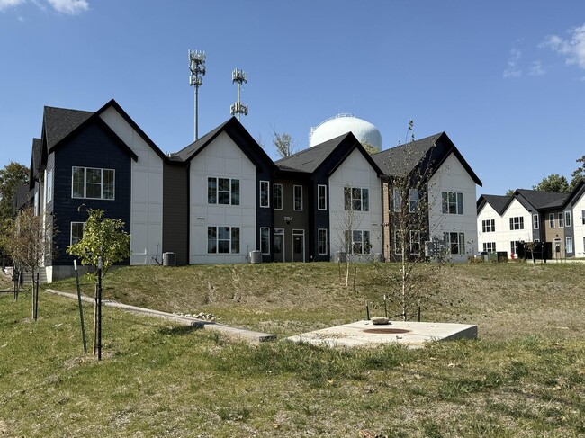 Building Photo - Park Indy: 2-Bedroom Flat