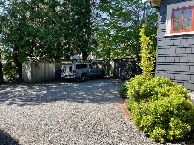Foto del edificio - 12742 37th Ave NE