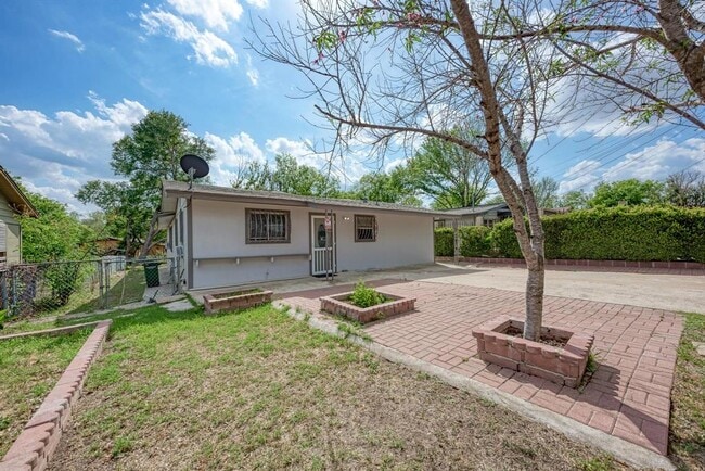 Building Photo - 4701 Bandera Rd