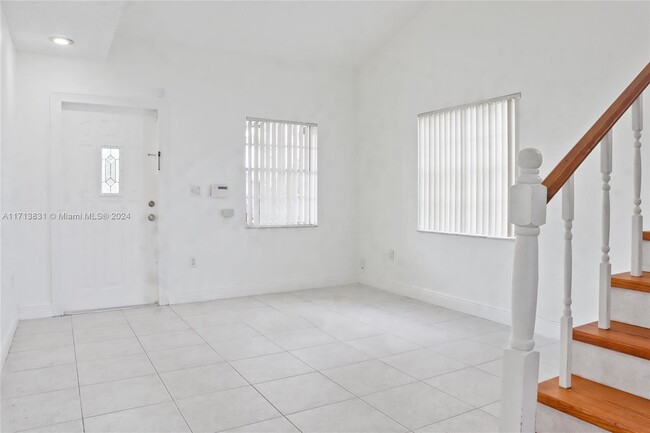 Foto del edificio - 15401 SW 144th Ct