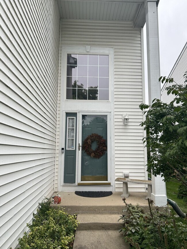 Building Photo - 715 Red Oak Ct