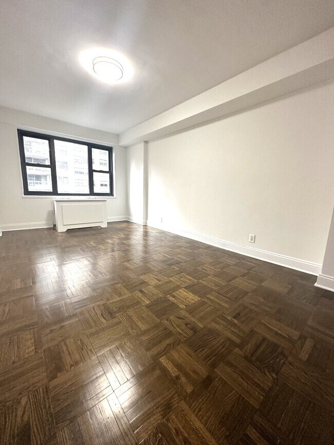 Building Photo - 227 E 57th St