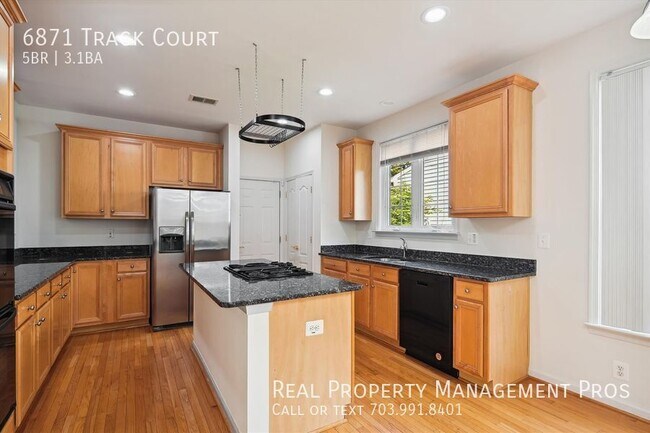Building Photo - Qualify For a Zero Deposit/Downtown Haymarket
