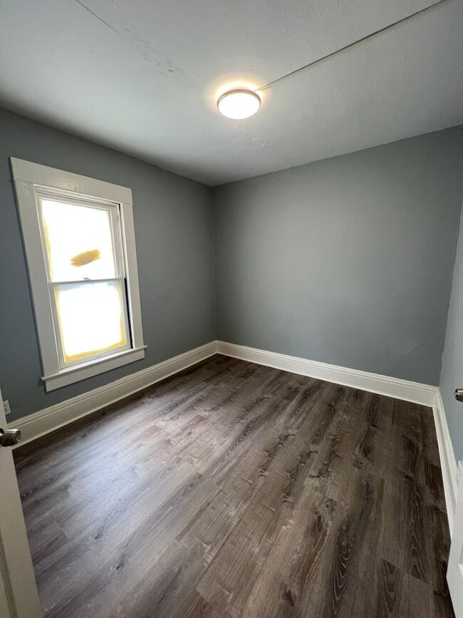 Building Photo - 4 Bedroom; 2 Bath single family home for r...