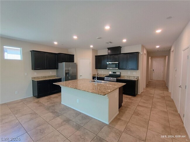 Building Photo - 2119 Del Aqua Ave