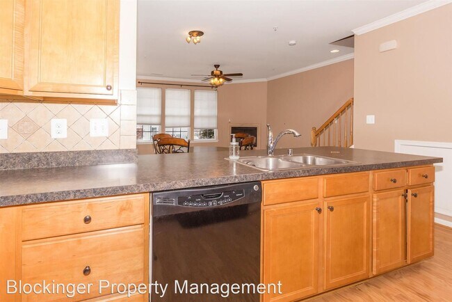 Building Photo - 3 br, 2.5 bath House - 8117 Mission Hill P...