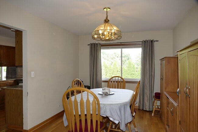 Building Photo - 2660 Rolling Meadows Dr