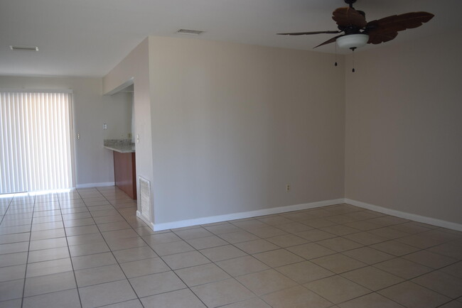 Building Photo - 248 SW Cherryhill Rd