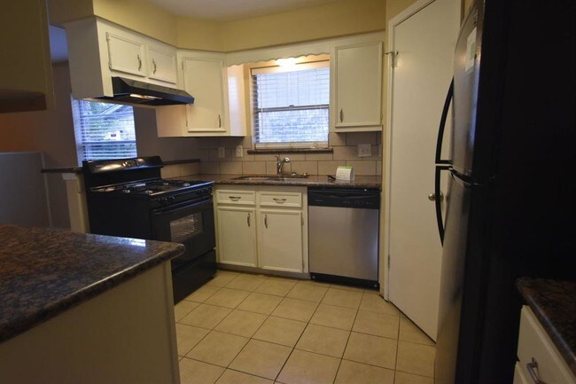 Building Photo - 506 Tresvant Dr