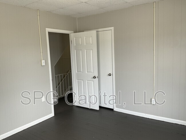 Building Photo - 146 E McKinley St