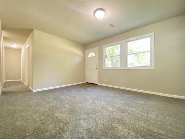 Building Photo - 3 Bedroom Home in Gary