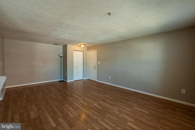 Building Photo - 689 Winding Stream Way