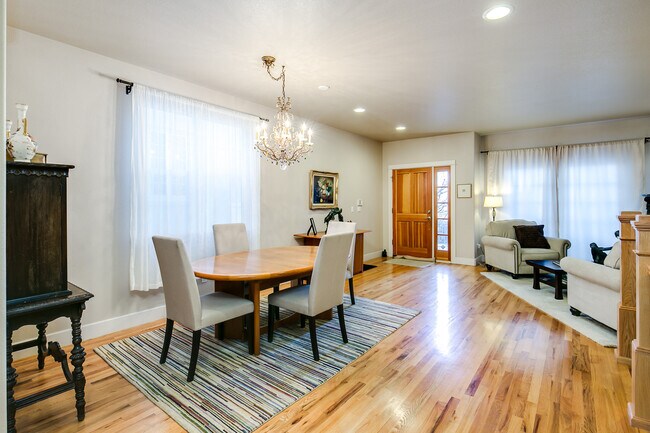 Building Photo - Wash Park 3 Bedroom Home (Available Immedi...
