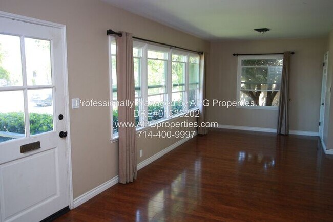 Building Photo - Beautiful 4 bedroom 2.5 bathroom Home in F...