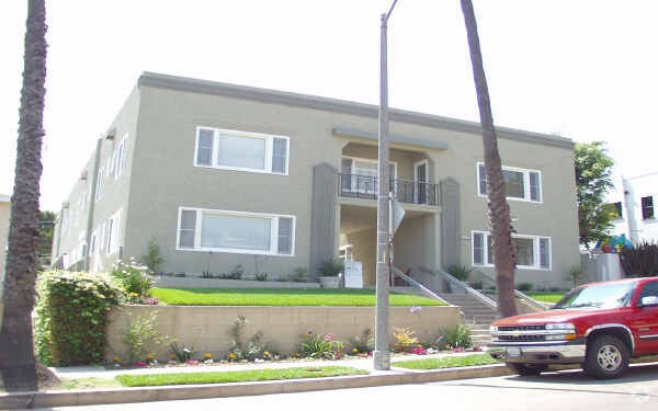Primary Photo - 111 Termino Ave