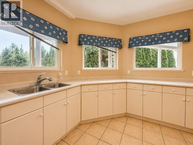 Photo du bâtiment - 1625 Parkway Blvd